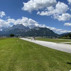 Flugwegposition um 12:21:20: Aufgenommen in der Nähe von Gemeinde St. Johann in Tirol, St. Johann in Tirol, Österreich in 623 Meter